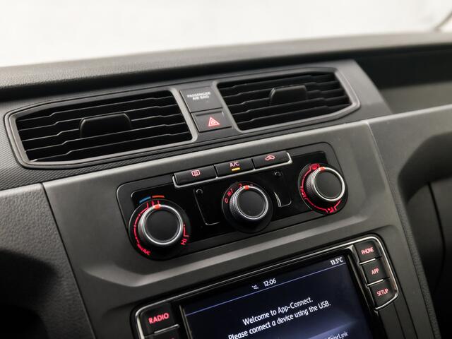 Volkswagen CADDY 2.0 TDI L1H1 BMT Black Sport (APPLE CARPLAY, NAVIGATIE, LEDER, AIRCO, TREKHAAK, ZIJSCHUIFDEUR, CRUISE, LM VELGEN, GETINT GLAS, NIEUWSTAAT)