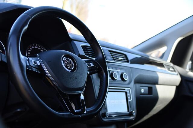 Volkswagen CADDY 2.0 TDI L1H1 Highline Black Edition Adaptieve Cruise, Carplay, 150pk, Automaat, LED, Stoelverwarming, Leder, Multimedia, Voorruit verwarming, Uniek!