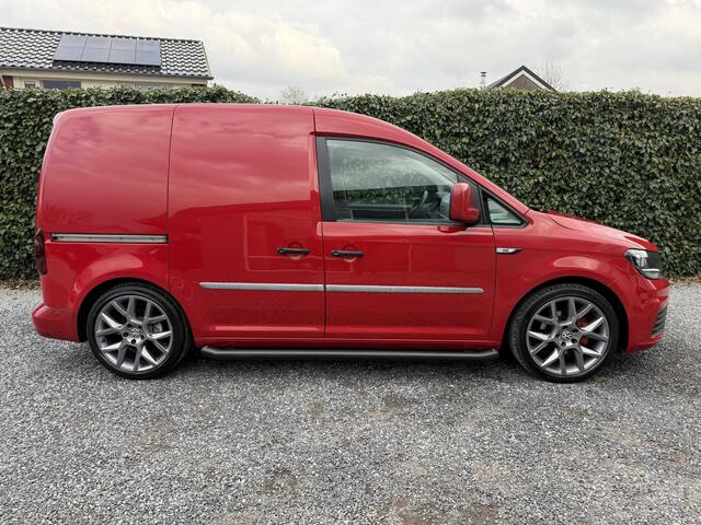 Volkswagen CADDY 2.0 TDI L1H1 BMT DSG | Airco | Cruise Control | Cupra schaalstoelen | 18" Glenn Watkins velgen | H&R verlagingsset | Elekt. Ramen | Nieuwe distributieriem | APK tot 16-02-2027!