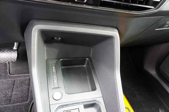 Volkswagen CADDY Cargo 122pk Automaat Style Apple Carplay Digitaal dashboard Navigatie ACC Cruise control 17" Velgen Parkeersensoren