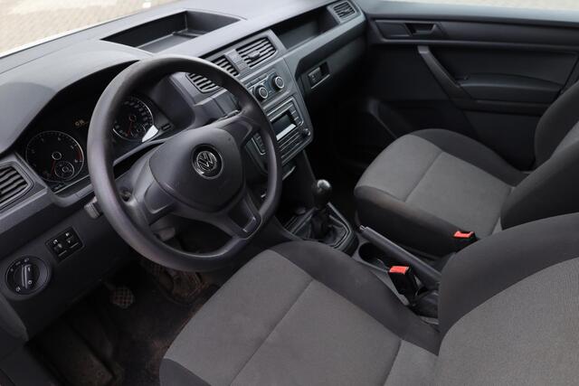 Volkswagen CADDY 2.0 TDI L1H1 BMT Trendline NL auto 1e eigenaar dealeronderhouden Airco, tussenschot, schuifdeur rechts, parkeersensoren achter, trekhaak, radio, elektrisch verstel- en verwarmbare buitenspiegels, achterdeuren met ruit etc.