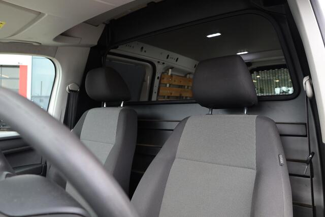 Volkswagen CADDY 2.0 TDI L1H1 BMT Trendline NL auto 1e eigenaar dealeronderhouden Airco, tussenschot, schuifdeur rechts, parkeersensoren achter, trekhaak, radio, elektrisch verstel- en verwarmbare buitenspiegels, achterdeuren met ruit etc.