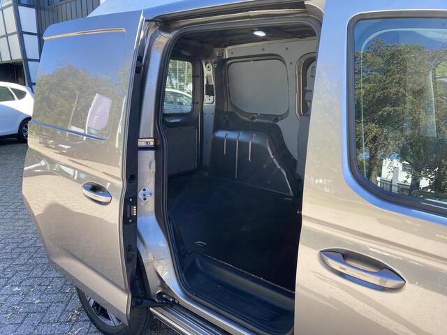 Volkswagen CADDY Cargo 2.0 TDI 1st Edition 180 PK! Mee-gespoten bumpers / Virtueel dashboard / Dodehoek / ACC / 220v aansluiting / parkeersensoren+camera achter /Carplay / Trekhaak /Airco