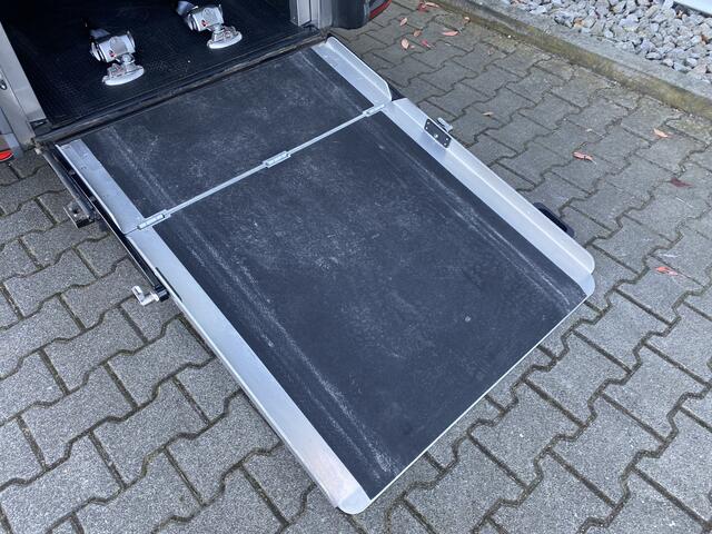 Volkswagen CADDY MAXI 5+1 Rolstoelauto 1.4 TSI Comfortline 5p (Mooie complete 5+1 Rolstoelauto met automaat!)