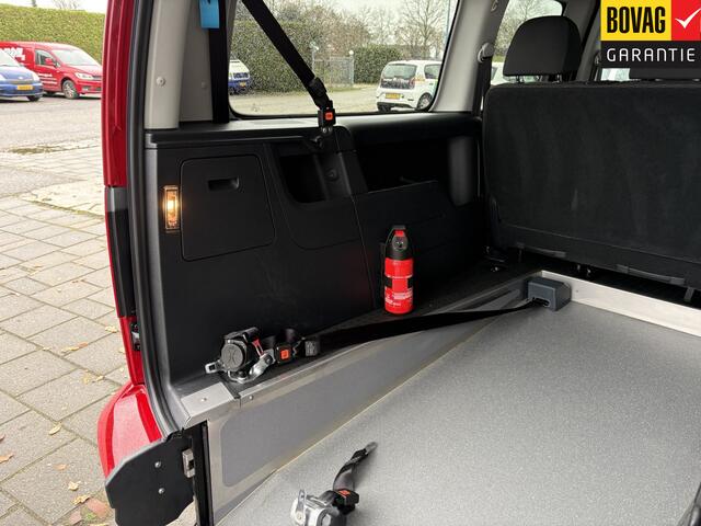 Volkswagen CADDY MAXI 1.4 TSI Comfortline 5p Rolstoelauto bodemverlaging 5+1 ( Navigatie, camera, Adaptive Cruise Control) RIJKLAARPRIJS!