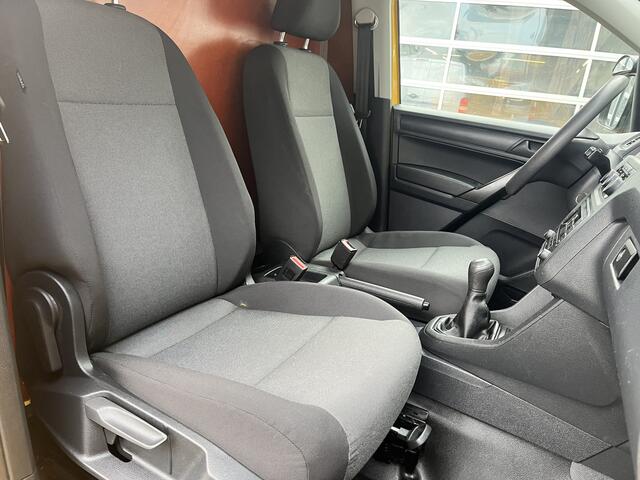 Volkswagen CADDY MAXI 2.0 TDI L2H1 Airco Cruise controle Trekhaak 1500kg trekgewicht Parkeersensoren achter Kastinrichting Schuifdeur Telefoon verbinding 1e eigenaar Euro 6 Verlengd bpm vrij voor particulier gebruik !!