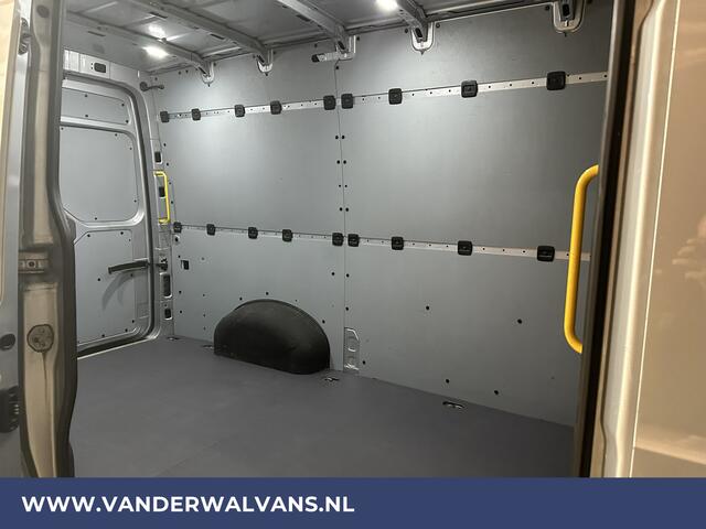 Volkswagen CRAFTER 2.0 TDI 140pk L3H3 L2H2 Euro6 Airco | 3000kg trekvermogen | Apple Carplay Android Auto, Parkeersensoren, Bijrijdersbank