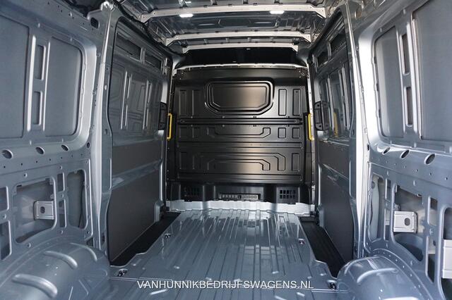 Volkswagen CRAFTER 35 2.0 177 L3H3 AUT Navi, Cam, ACC, LED, Dual Tone Lak!! NR. T05*