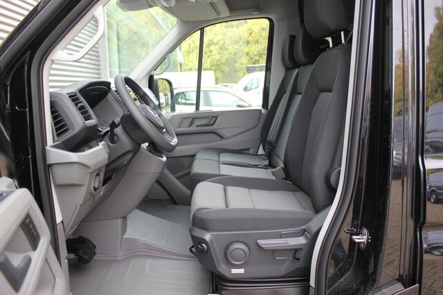 Volkswagen CRAFTER 35 2.0 TDI L3H3 177pk - LED koplampen - Navigatie - Geveerde stoel - Cruise - Camera - DAB - Parkeersensoren - Rijklaar