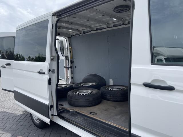 Volkswagen CRAFTER 2.0 TDI 177 PK / L3H2 / AIRCO / BIJRIJDERSBANK / STANDKACHEL / TREKHAAK