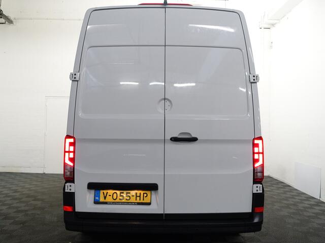 Volkswagen CRAFTER 35 2.0 TDI Euro 6 L2H2 Highline 2x Schuifdeur, Navi, Camera, Ergocomfort