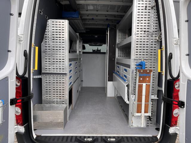 Volkswagen CRAFTER 35 2.0 TDI L2H2 Kast Inrichting Trekhaak 3500kg Omvormer Standkachel Airco Cruise controle Werkplaats Lang hoog Sortimo inrichting 1e eigenaar Dealer onderhouden Euro 6 Servicewagen Victron omvormer