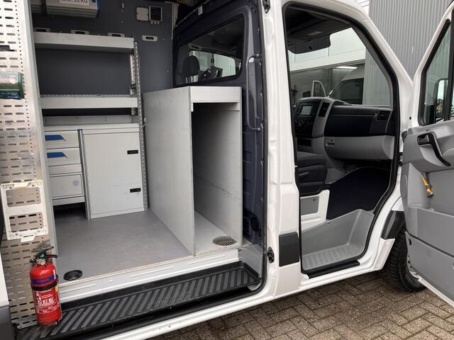 Volkswagen CRAFTER 35 2.0 TDI L2H2 Kast Inrichting Trekhaak 3500kg Omvormer Standkachel Airco Cruise controle Werkplaats Lang hoog Sortimo inrichting 1e eigenaar Dealer onderhouden Euro 6 Servicewagen Victron omvormer