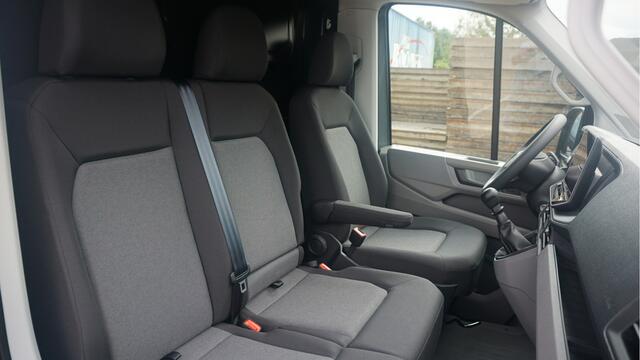 Volkswagen CRAFTER 30 2.0 TDI 140PK L3H3 Highline, Modeljaar 2025, Navigatie, Trekhaak