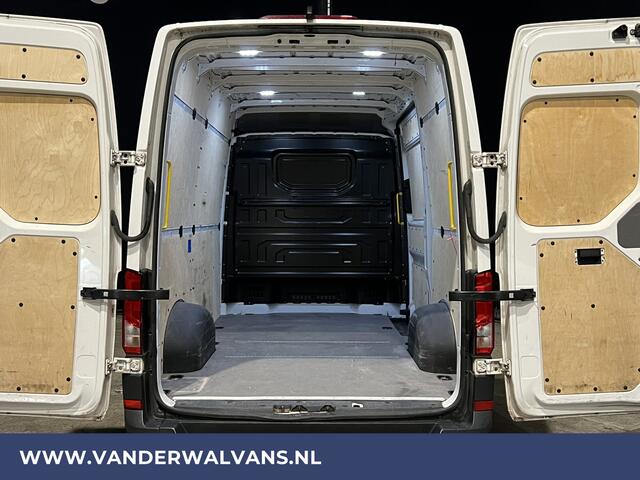 Volkswagen CRAFTER 2.0 TDI 141pk L3H3 L2H2 Euro6 Airco | Camera | Navigatie | Apple Carplay Android Auto, Parkeersensoren