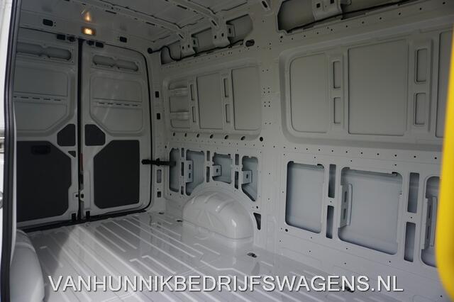 Volkswagen CRAFTER 35 2.0 177 L3H3 AUT Airco, Navi, Camera, Cruise, Gev. Stoel 270Gr Deur!! NR. C01*