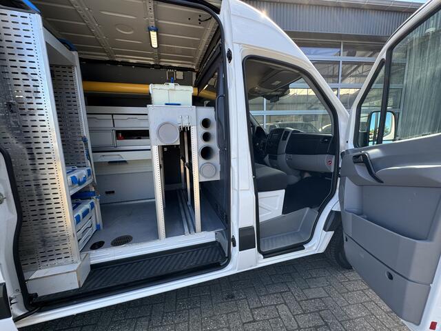 Volkswagen CRAFTER 35 2.0 TDI L2H2 Werkplaats 109PK Euro 6 Bpm vrij Omvormer Standkachel 3500kg trekhaak 1e eigenaar Kastinrichting Sortimo 220 volt Werkplaats Servicewagen