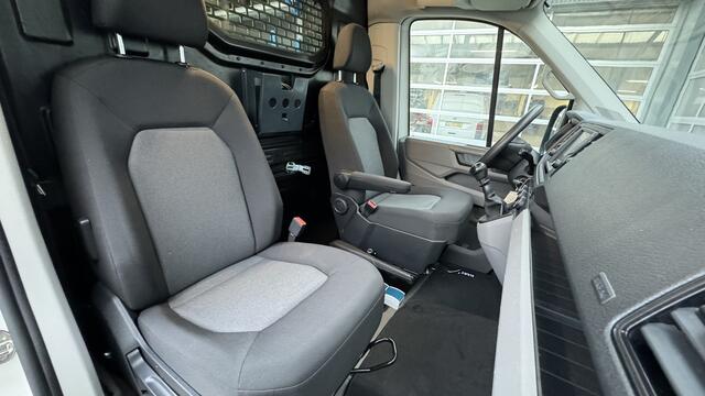 Volkswagen CRAFTER 35 2.0 TDI L3H3 Werkplaats inrichting Omvormer Standkachel 3000kg Trekhaak Euro 6 Sortimo Navigatie Comfortstoelen Lang Hoog Camera 1e eigenaar Voertuig weegsysteem