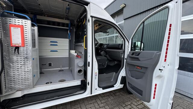 Volkswagen CRAFTER 35 2.0 TDI L3H3 Werkplaats inrichting Omvormer Standkachel 3000kg Trekhaak Euro 6 Sortimo Navigatie Comfortstoelen Lang Hoog Camera 1e eigenaar Voertuig weegsysteem