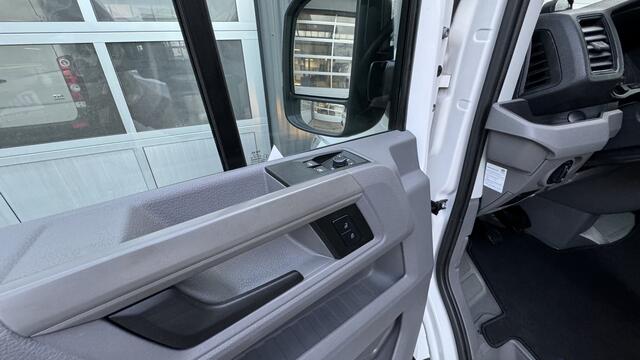 Volkswagen CRAFTER 35 2.0 TDI L3H3 Werkplaats inrichting Omvormer Standkachel 3000kg Trekhaak Euro 6 Sortimo Navigatie Comfortstoelen Lang Hoog Camera 1e eigenaar Voertuig weegsysteem
