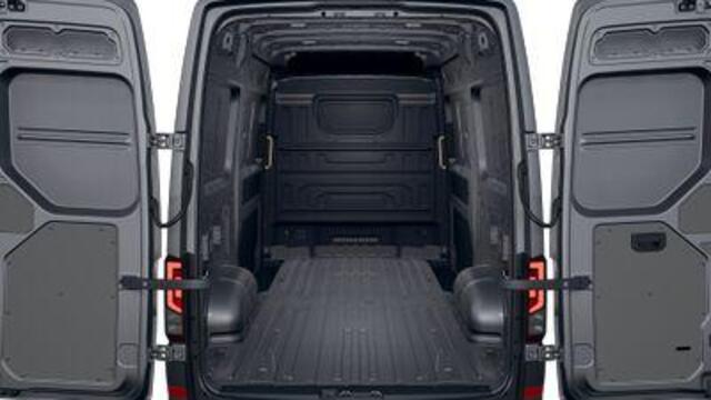 Volkswagen CRAFTER Bedrijfswagens Highline L3 2.0 TDI EU6 177 pk GVW 3.5T VOORRAAD!! RIJKLAARPRIJS!!