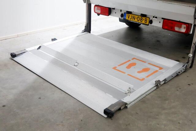 Volkswagen CRAFTER 35 2.0 TDI Bakwagen met laadklep en zijdeur 1.117kg laadvermogen 03-2021