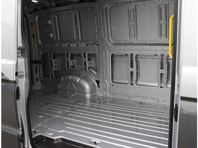 Volkswagen CRAFTER 35 2.0 TDI L3H2 Highline Automaat BICOLOR ACC | LED | CAMERA