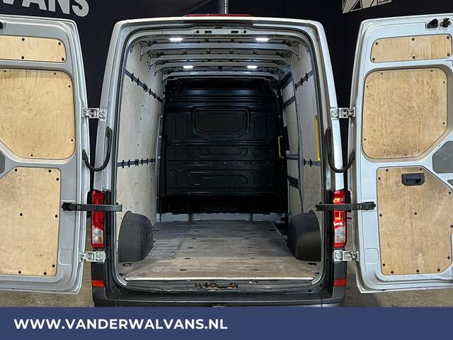 Volkswagen CRAFTER 2.0 TDI 141pk L3H3 L2H2 Euro6 Airco | 3000kg Trekhaak | Cruisecontrol Bijrijdersbank