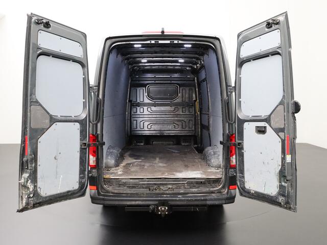 Volkswagen CRAFTER 2.0 TDI 177PK L3H3 Highline | 3500Kg Trekhaak | Camera | Cruise | Betimmering