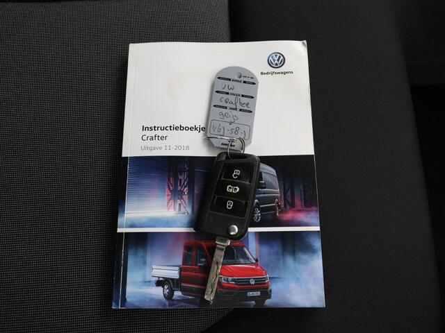 Volkswagen CRAFTER 2.0 TDI 177PK L3H3 Highline | 3500Kg Trekhaak | Camera | Cruise | Betimmering