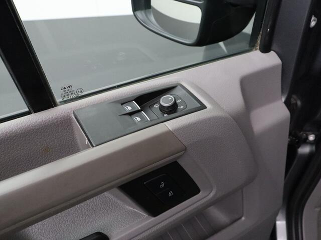 Volkswagen CRAFTER 2.0 TDI 177PK L3H3 Highline | 3500Kg Trekhaak | Camera | Cruise | Betimmering