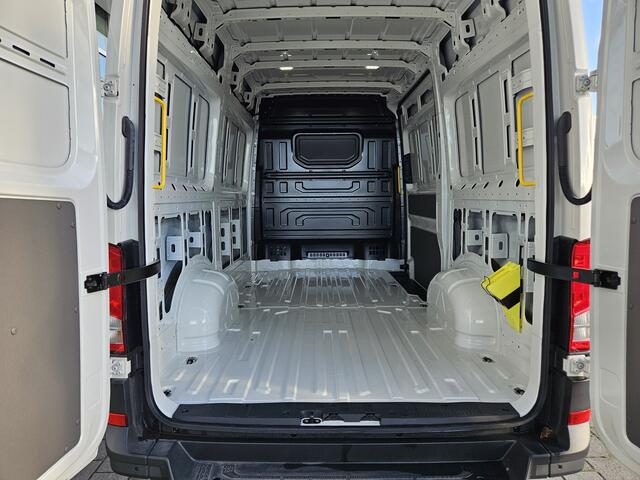 Volkswagen CRAFTER 35 2.0 TDI L3H3 140 pk hand bestelwagen