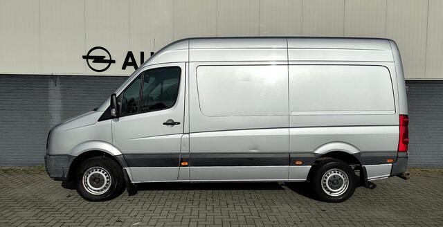 Volkswagen CRAFTER 50 2.0TDI L2H2 3 pers. Camera ECC Step-up Lat-om-lat Betonplex Schuifdeur ASR Elektr.Ramen+Spiegels+Centr.Vergr.+Afst.b. ABS ESP Airbag Blue motion Tussenwand GVW teruggekeurd