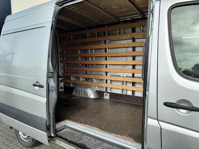 Volkswagen CRAFTER 50 2.0TDI L2H2 3 pers. Camera ECC Step-up Lat-om-lat Betonplex Schuifdeur ASR Elektr.Ramen+Spiegels+Centr.Vergr.+Afst.b. ABS ESP Airbag Blue motion Tussenwand GVW teruggekeurd