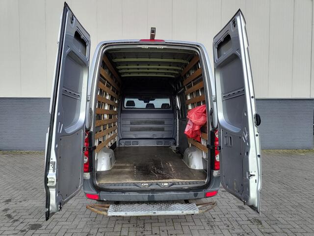 Volkswagen CRAFTER 50 2.0TDI L2H2 3 pers. Camera ECC Step-up Lat-om-lat Betonplex Schuifdeur ASR Elektr.Ramen+Spiegels+Centr.Vergr.+Afst.b. ABS ESP Airbag Blue motion Tussenwand GVW teruggekeurd