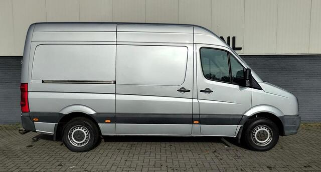 Volkswagen CRAFTER 50 2.0TDI L2H2 3 pers. Camera ECC Step-up Lat-om-lat Betonplex Schuifdeur ASR Elektr.Ramen+Spiegels+Centr.Vergr.+Afst.b. ABS ESP Airbag Blue motion Tussenwand GVW teruggekeurd