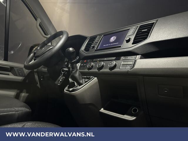 Volkswagen CRAFTER 2.0 TDI 140pk L3H3 L2H2 Euro6 Airco | 3000kg Trekhaak | Navigatie | 3-Zits | apple carplay, android auto