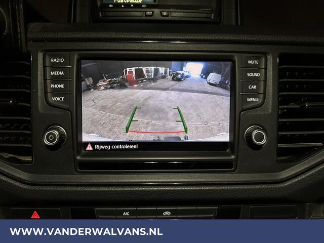 Volkswagen CRAFTER 2.0 TDI 140pk L3H3 L2H2 Euro6 Airco | 3000kg Trekhaak | Camera | Leder stuurwiel adaptieve cruisecontrol, stuurwielverwarming, chauffeursstoel, apple carplay, android auto