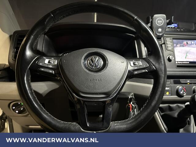 Volkswagen CRAFTER 2.0 TDI 140pk L3H3 L2H2 Euro6 Airco | 3000kg Trekhaak | Camera | Leder stuurwiel adaptieve cruisecontrol, stuurwielverwarming, chauffeursstoel, apple carplay, android auto
