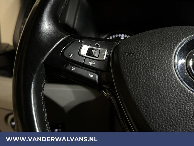 Volkswagen CRAFTER 2.0 TDI 140pk L3H3 L2H2 Euro6 Airco | 3000kg Trekhaak | Camera | Leder stuurwiel adaptieve cruisecontrol, stuurwielverwarming, chauffeursstoel, apple carplay, android auto