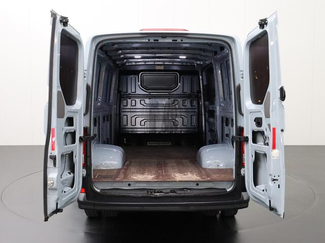 Volkswagen CRAFTER 2.0TDI L3H2 Dubbellucht | 3500Kg trekgewicht | Navigatie | Airco