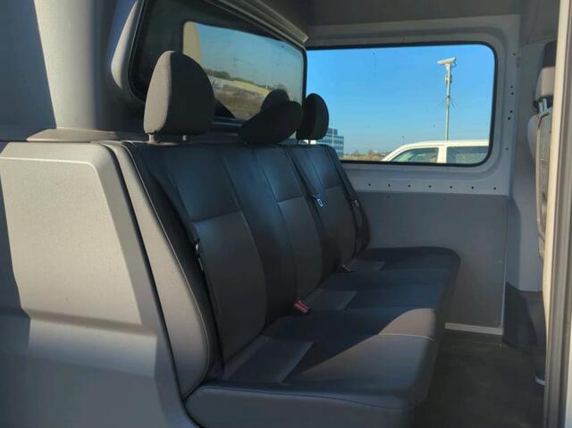 Volkswagen CRAFTER 140pk L4H3 / L3H2 Dubbele cabine Airco Cruise control Trekhaak Navigatie Carplay Camera Sidebars Euro6