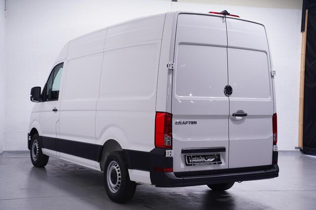 Volkswagen CRAFTER 35 2.0 TDI 177 pk L3H3 Aut. va 553,- p/mnd Navi Camera, Lane Assist, LED Koplampen, PDC V+A, 3-Zits, Nieuw
