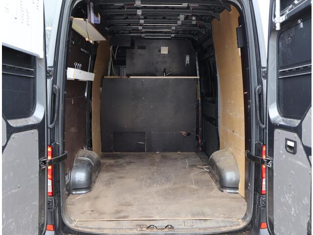 Volkswagen CRAFTER 35 2.0 TDI 140 PK DSG L3H3 + 3000 KG TREKHAAK + ADAPTIVE CRUISE / STUUR+ STOELVERW. / MASSAGE / LED / CAMERA