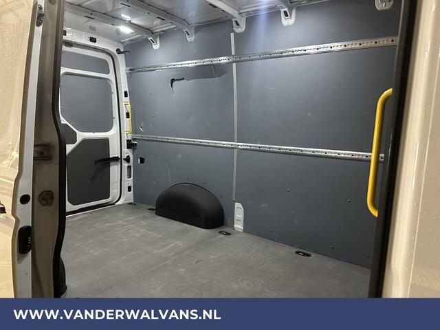 Volkswagen CRAFTER 2.0 TDI 140pk L3H3 L2H2 Euro6 Airco | Camera | Apple Carplay | Android Auto Parkeersensoren, Bijrijdersbank