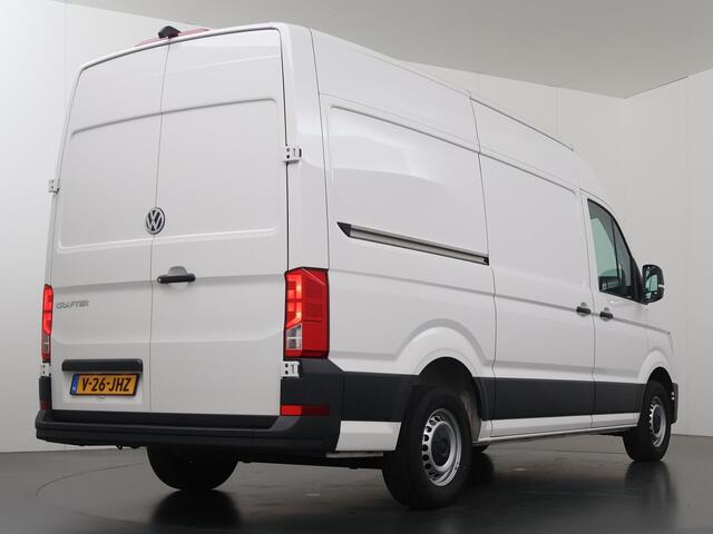 Volkswagen CRAFTER 35 2.0 TDI 140 PK Aut. | L3 H3 | Highline | Stoelverwarming | Parkeercamera | 3-Zits | Volledig Betimmerde Laadruimte | Apple Carplay - Android Auto | Airco | Cruise Control | LED Lampen |