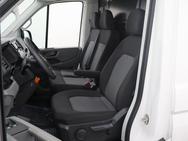 Volkswagen CRAFTER 35 2.0 TDI 140 PK Aut. | L3 H3 | Highline | Stoelverwarming | Parkeercamera | 3-Zits | Volledig Betimmerde Laadruimte | Apple Carplay - Android Auto | Airco | Cruise Control | LED Lampen |