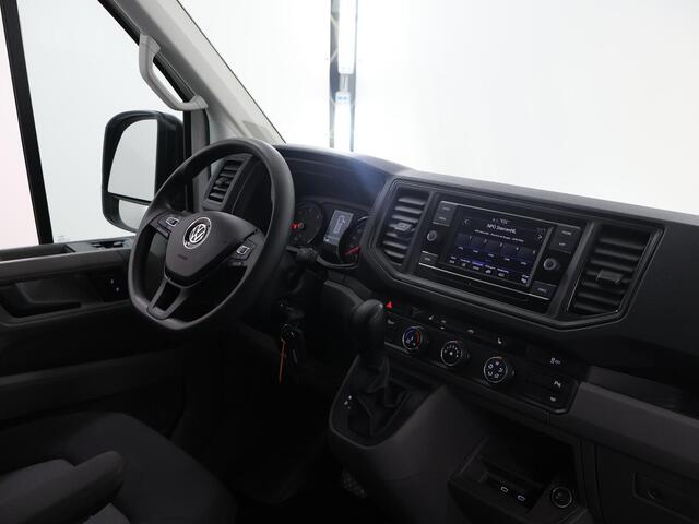 Volkswagen CRAFTER 35 2.0 TDI 140 PK Aut. | L3 H3 | Highline | Stoelverwarming | Parkeercamera | 3-Zits | Volledig Betimmerde Laadruimte | Apple Carplay - Android Auto | Airco | Cruise Control | LED Lampen |