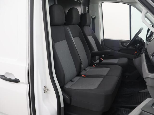 Volkswagen CRAFTER 35 2.0 TDI 140 PK Aut. | L3 H3 | Highline | Stoelverwarming | Parkeercamera | 3-Zits | Volledig Betimmerde Laadruimte | Apple Carplay - Android Auto | Airco | Cruise Control | LED Lampen |