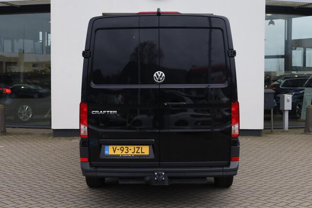 Volkswagen CRAFTER 35 2.0 TDI L3H2 Exclusive 177PK / 130kW Achteruitrijcamera, Apple Carplay & Android Auto, adaptive cruise control met Stop & Go, verwarmbare voorruit, alarmsysteem, LED koplampen, bijrijdersbank met opbergvak, parkeersensoren voor + achter, versterkte ver